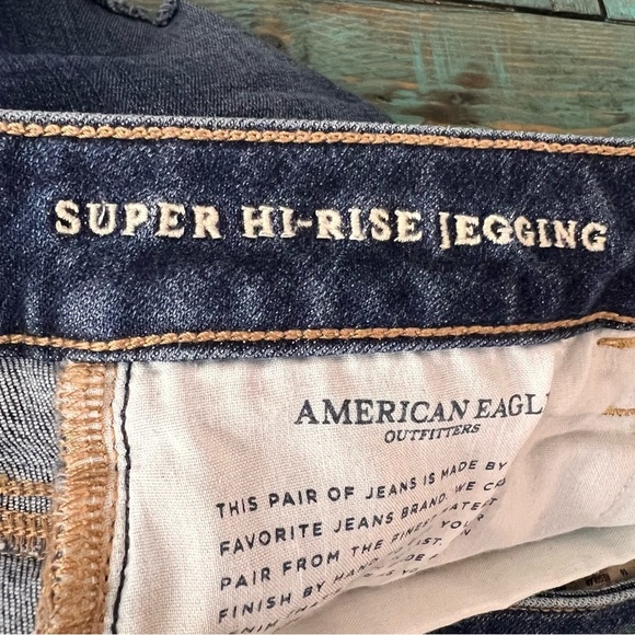 American Eagle Super Hi Rise Distressed Jeggings Size 12 - Picture 7 of 15